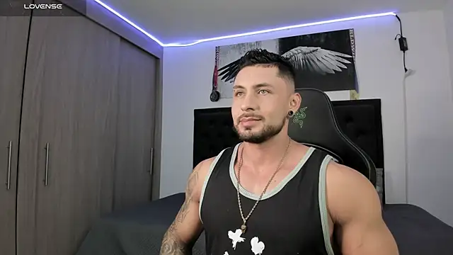 santi aesthetic online show from 10/09/25, 04:02