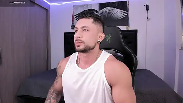 santi aesthetic online show from 10/11/25, 03:29
