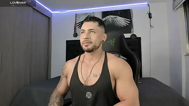 santi aesthetic online show from 10/26/25, 03:18