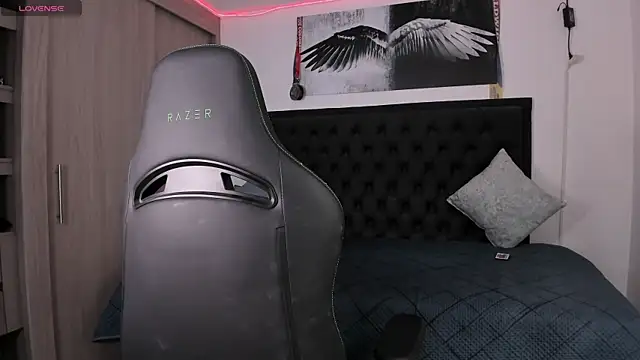 santi aesthetic online show from 09/22/25, 12:27
