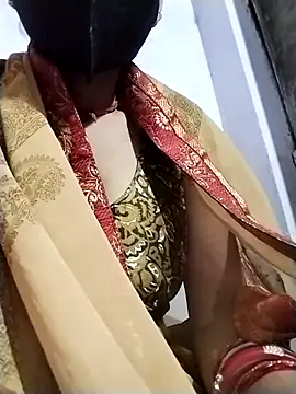 Snapshot of Soniy-Maax chatting on 12/18/25, 04:11 Soniy-Maax online show from 12/18/25, 04:11