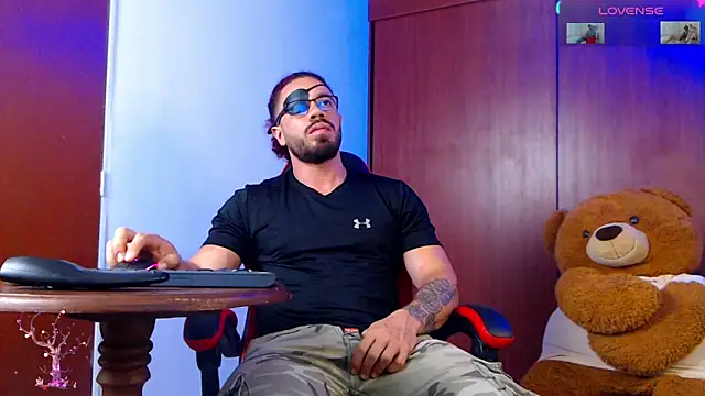 Snapshot of pirata_fitness chatting on 10/04/25, 04:30 pirata fitness online show from 10/04/25, 04:30