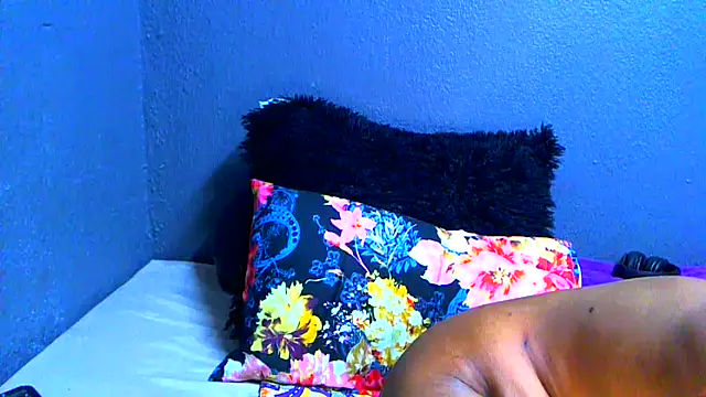 Snapshot of SMALLBOOBSXX chatting on 06/19/26, 05:13 SMALLBOOBSXX online show from 06/19/26, 05:13