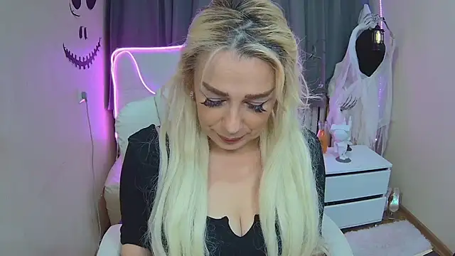 KatrinaCharm online show from 10/11/25, 12:17