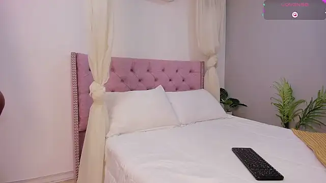 MelanieMiller  online show from 11/11/25, 05:35