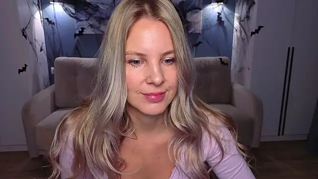 MelanieBennett online show from 10/27/25, 06:14