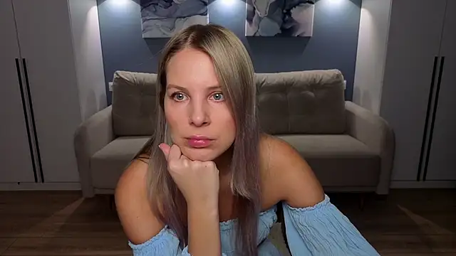 MelanieBennett online show from 12/01/25, 06:14