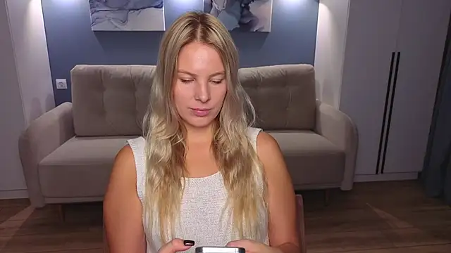 MelanieBennett online show from 10/12/25, 06:37