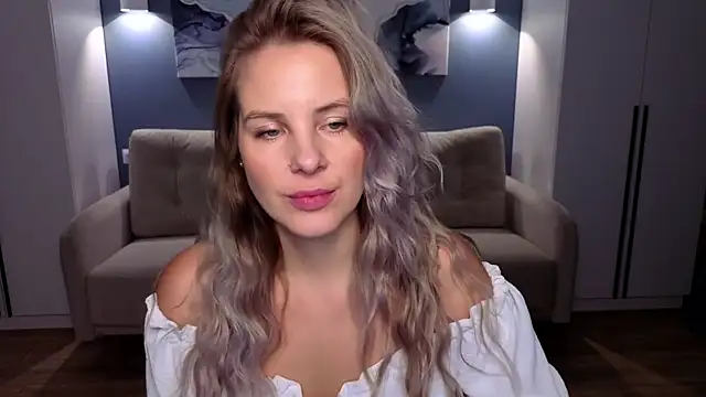 MelanieBennett online show from 11/16/25, 08:30