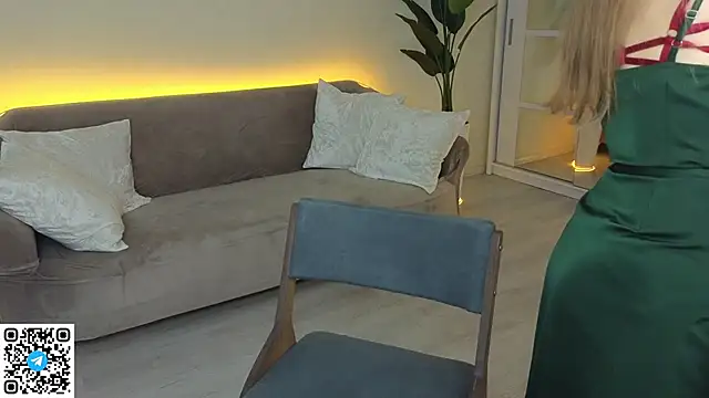 TesssaHart online show from 09/13/25, 01:00