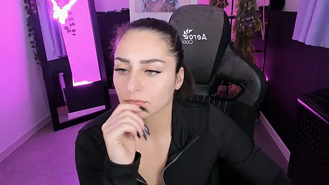 ValeriiMills online show from 11/08/25, 04:43