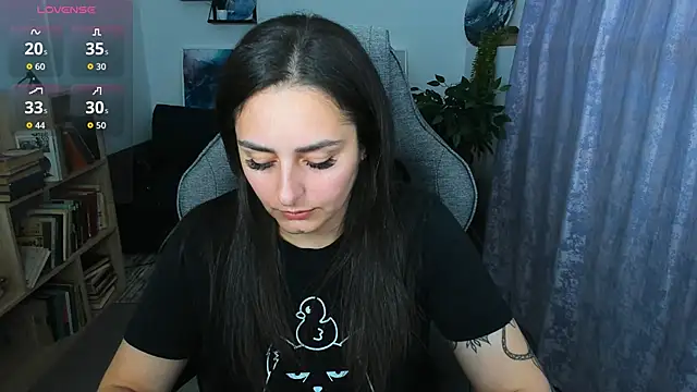Snapshot of ValeriiMills chatting on 05/19/26, 10:28 ValeriiMills online show from 05/19/26, 10:28