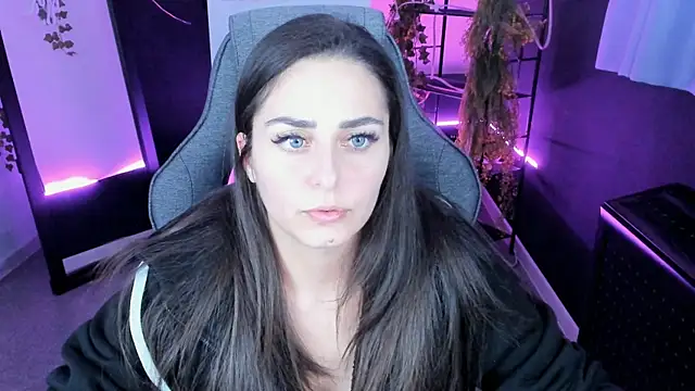 ValeriiMills online show from 10/15/25, 04:04