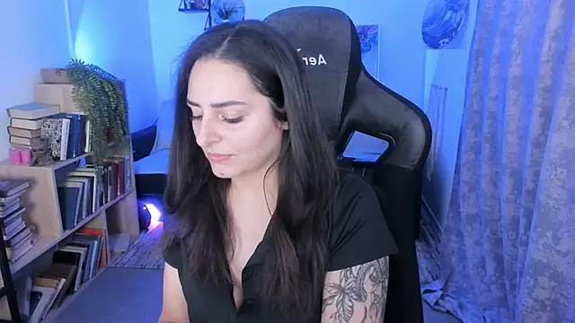 ValeriiMills online show from 11/28/25, 03:56