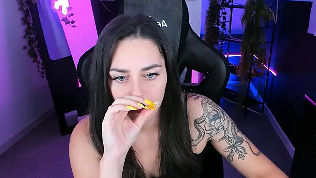 ValeriiMills online show from 10/02/25, 05:05