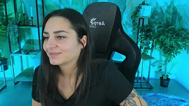 ValeriiMills online show from 12/16/25, 02:32