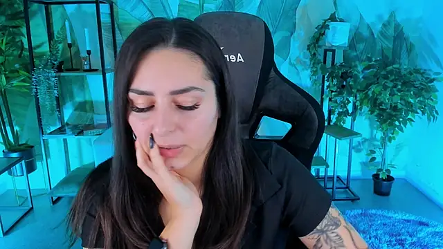 ValeriiMills online show from 12/18/25, 02:43