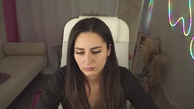 ValeriiMills online show from 11/11/25, 02:34