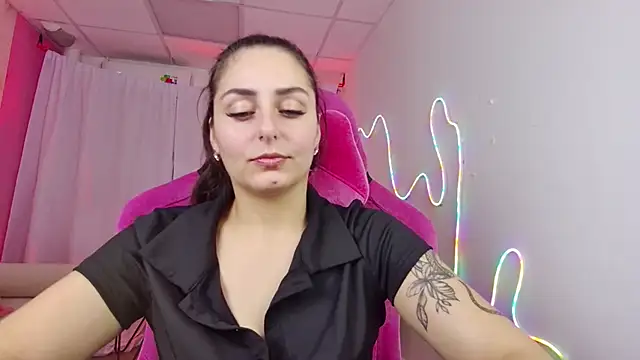 ValeriiMills online show from 11/25/25, 03:45