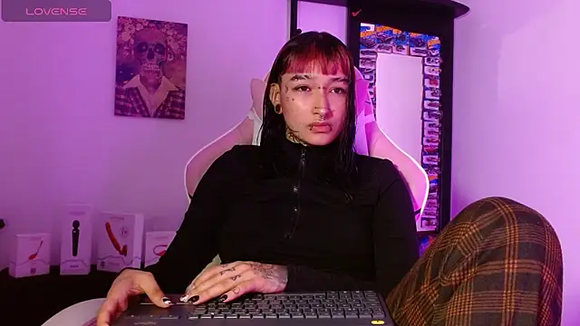 SharaRoss1 online show from 05/16/26, 08:52