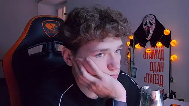 DanyDavis online show from 10/31/25, 03:08