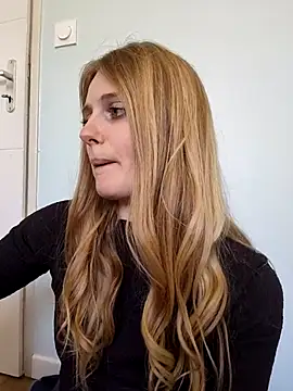 Snapshot of tuny_x chatting on 03/25/26, 01:54 tuny x online show from 03/25/26, 01:54