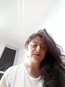 Snapshot of lunadicty chatting on 03/11/25, 11:37 lunadicty online show from 03/11/25, 11:37