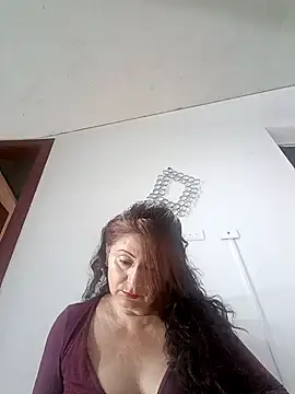 Snapshot of lunadicty chatting on 10/17/25, 11:39 lunadicty online show from 10/17/25, 11:39