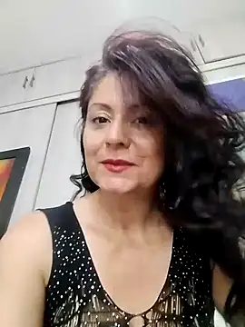 Snapshot of lunadicty chatting on 05/17/26, 01:16 lunadicty online show from 05/17/26, 01:16