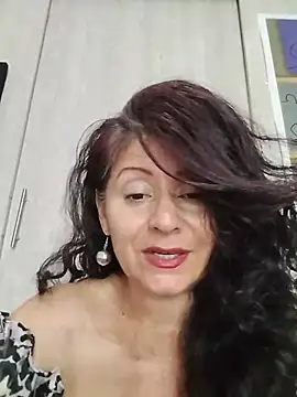 Snapshot of lunadicty chatting on 05/17/26, 06:52 lunadicty online show from 05/17/26, 06:52