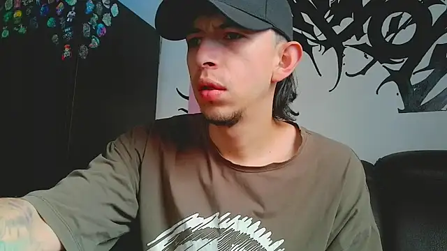 Snapshot of Chris__Jones chatting on 06/18/26, 03:06 Chris Jones online show from 06/18/26, 03:06