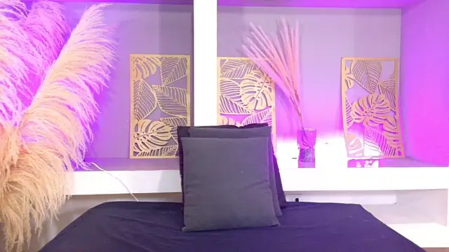 RachelStonne online show from 10/30/25, 01:09