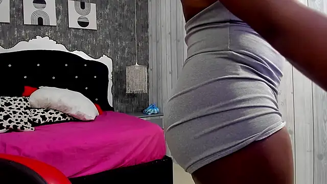 Snapshot of CloeThomm chatting on 10/31/25, 03:36 CloeThomm online show from 10/31/25, 03:36