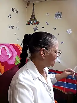 katrina perez online show from 10/08/25, 09:59