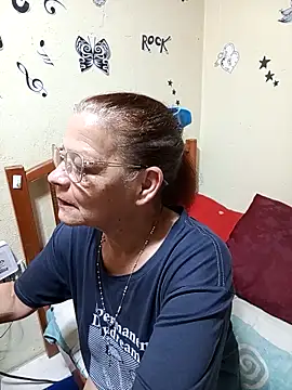 katrina perez online show from 10/29/25, 04:33