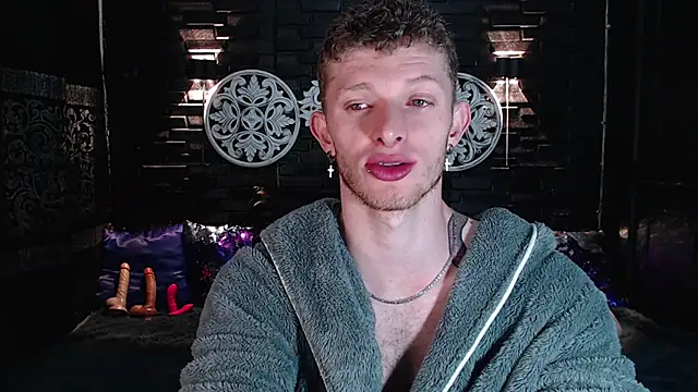 Snapshot of andrewxbi chatting on 09/09/25, 11:30 andrewxbi online show from 09/09/25, 11:30