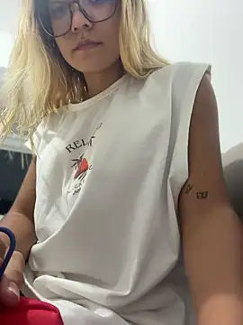 Pretty roxxyy online show from 06/30/26, 01:05
