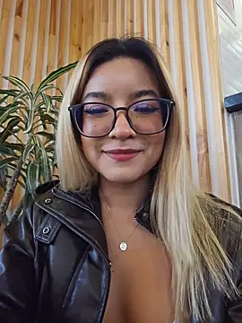 Pretty roxxyy online show from 04/01/26, 02:25