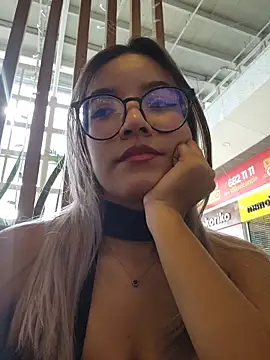 Pretty roxxyy online show from 12/19/25, 01:24