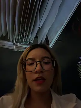 Pretty roxxyy online show from 02/11/26, 01:16