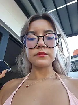 Pretty roxxyy online show from 12/14/25, 12:11