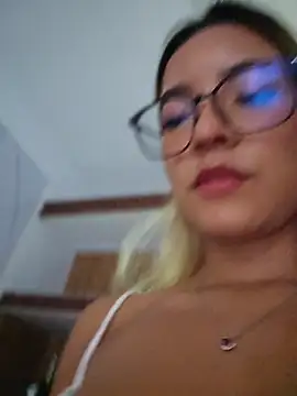 Pretty roxxyy online show from 04/17/26, 11:24