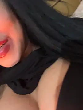 QueenLujaine online show from 04/12/26, 08:56