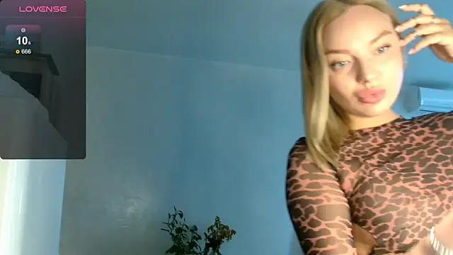 Snapshot of Eva___forever chatting on 09/15/25, 01:50 Eva   forever online show from 09/15/25, 01:50