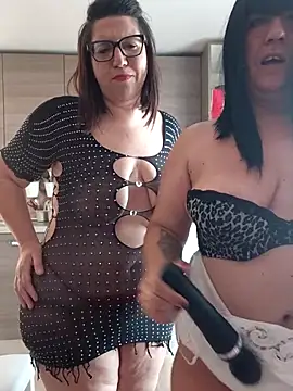 ladyredhot69 online show from 05/04/26, 07:55