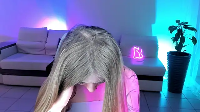 SweetMeeow online show from 12/15/25, 01:22