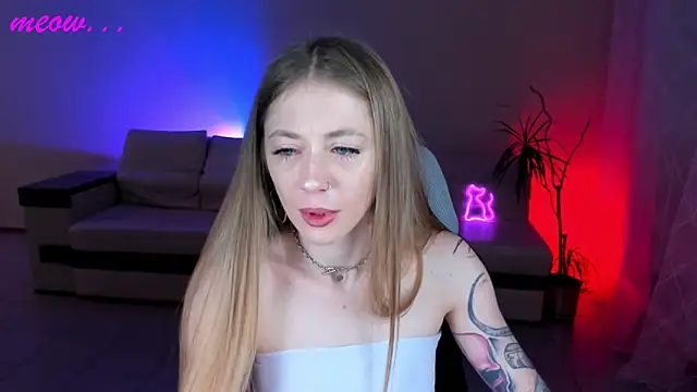 SweetMeeow online show from 11/17/25, 01:20