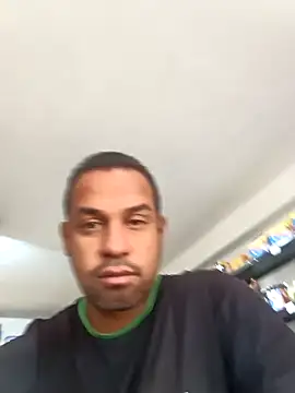 elnegro707070 online show from 10/13/25, 11:12