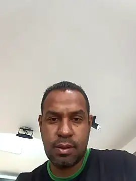 elnegro707070 online show from 10/15/25, 11:07