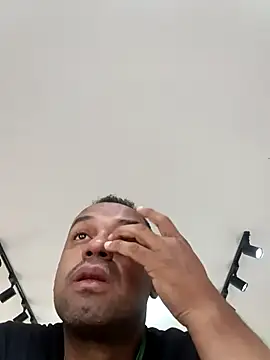 elnegro707070 online show from 11/10/25, 11:04